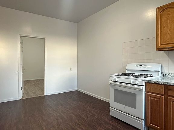 3rd image of 266 Wyckoff Ave APT 2L