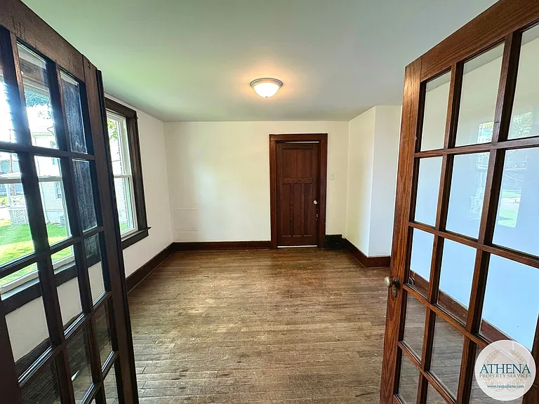 413 N Frederick St — Photo 3