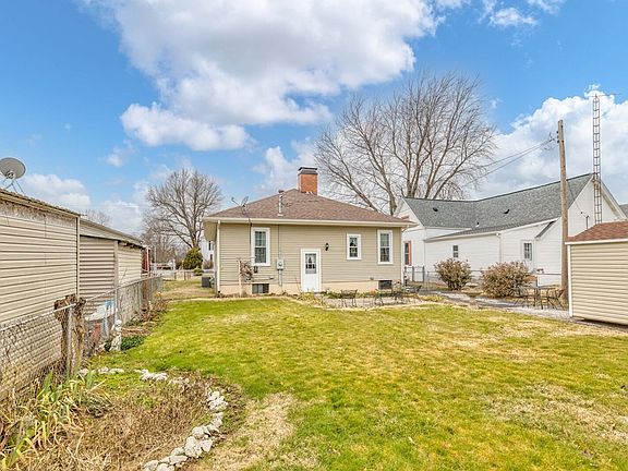 3rd image of 85 Woodford Ave