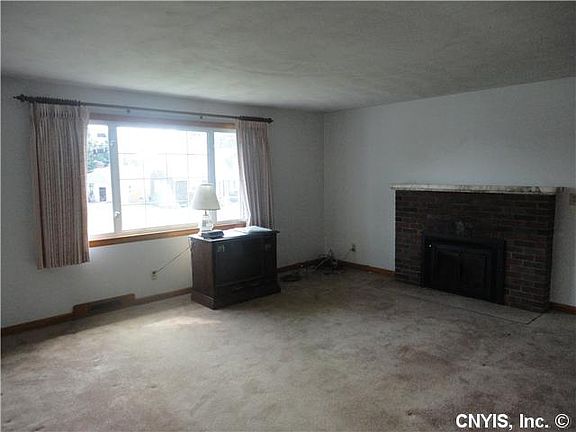 4th image of 114 Paikin Dr