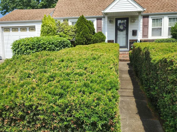 99 E 6th Street, Deer Park, NY 11729