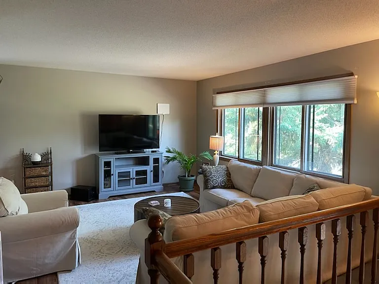 939 Sherwood Rd — Photo 4