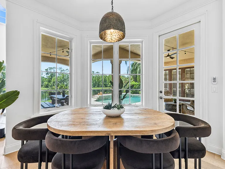 102 Acadia Ter — Photo 18