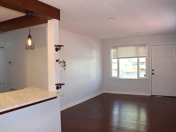 5th image of 837 Dent St