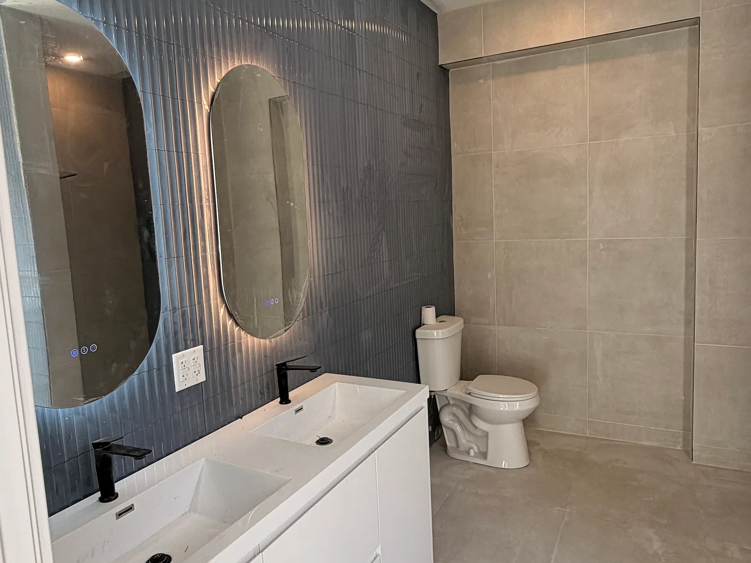 3001 W Cermak Rd — Photo 4