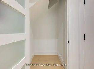 8 1st Ave #1A, Toronto, ON M4M1W8