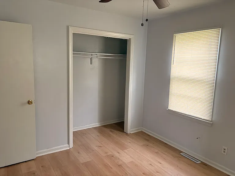 1030 Mildred Dr — Photo 2