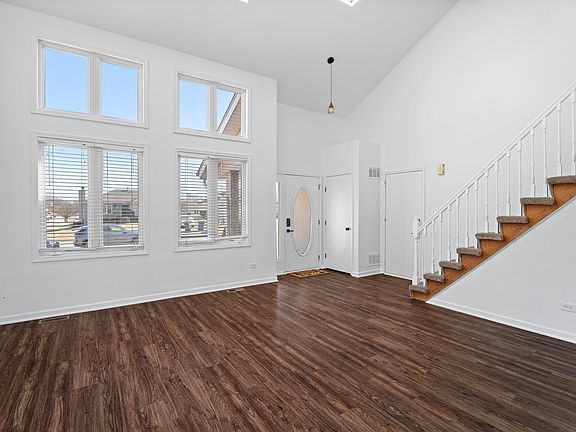 2nd image of 262 Lakeview Ct