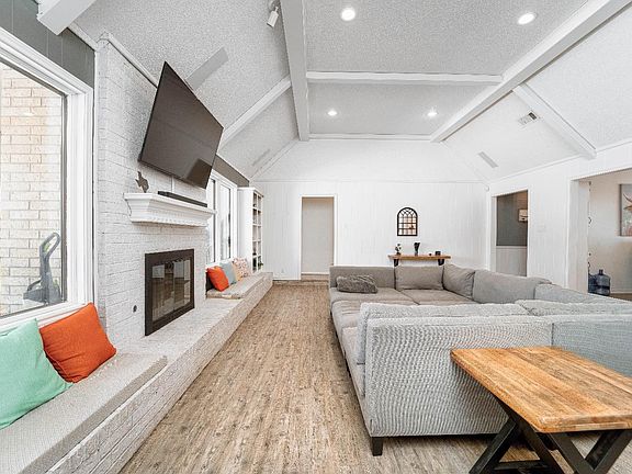 4th image of 6107 Elkhart Ave