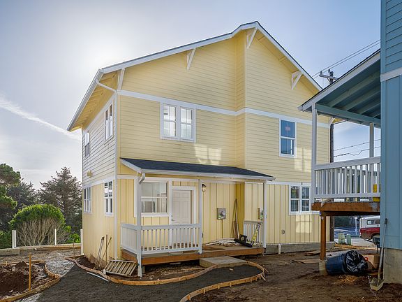 3rd image of 658 NW Coast St #1