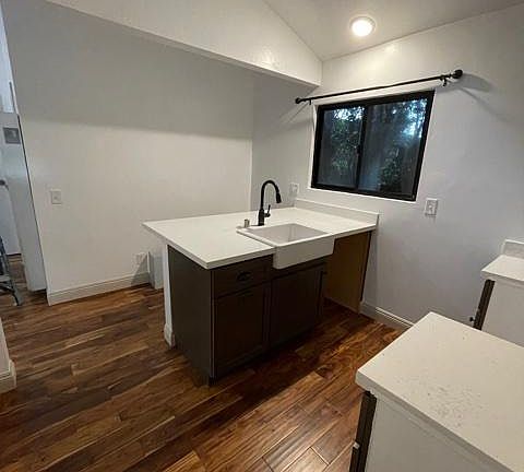 3rd image of 427 W De La Guerra St #1/2