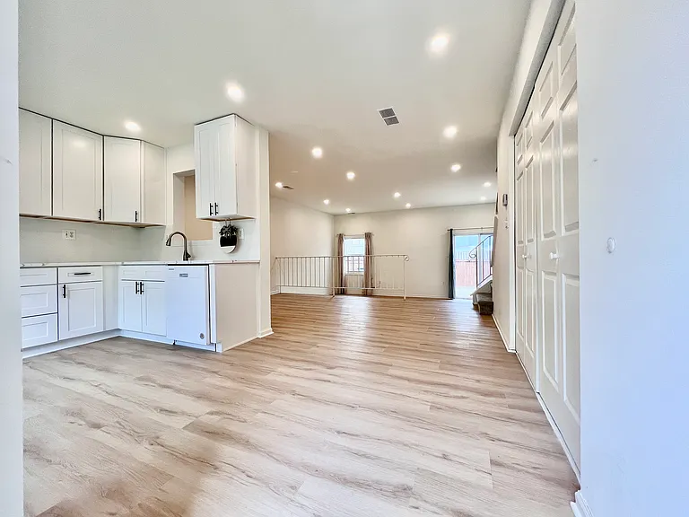 9832 Oakdale Woods Ct — Photo 3
