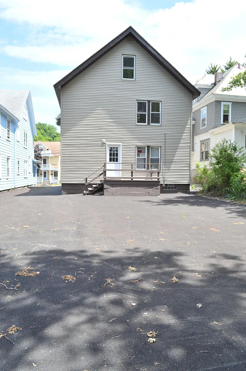 Building Photo - 928 Ackerman Ave