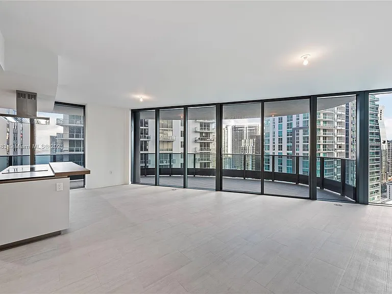 Brickell Plz — Photo 19