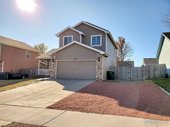 3rd image of 2700 Park View Dr