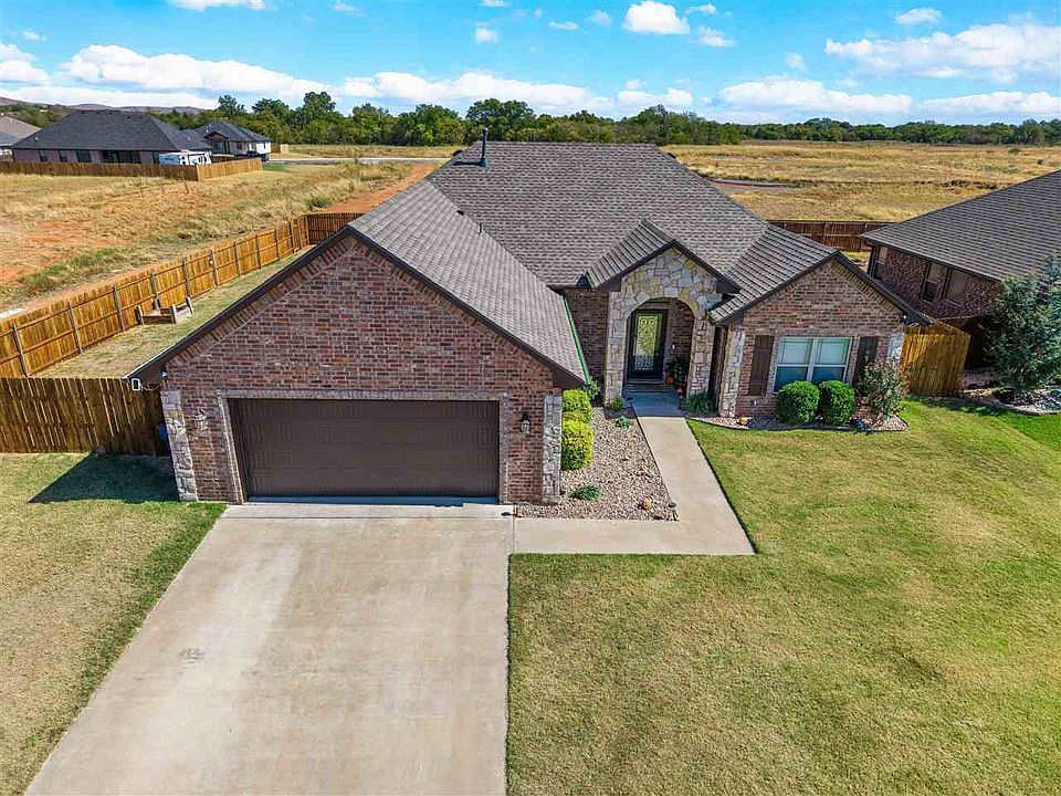 1st image of 321 NE Mountain Meadow Dr