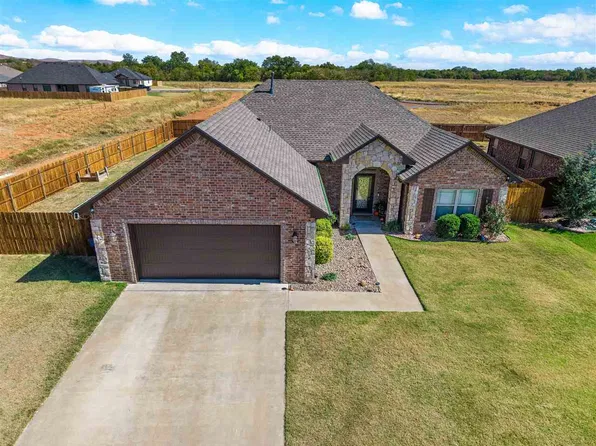 321 NE Mountain Meadow Dr, Cache, OK 73527