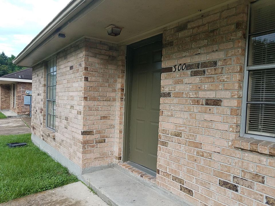 1st image of 300 Meadows Dr