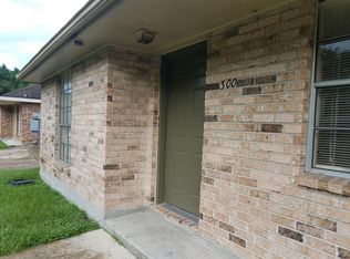 300 Meadows Dr, Destrehan, LA 70047