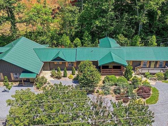 3rd image of 744 Powdermill Rd