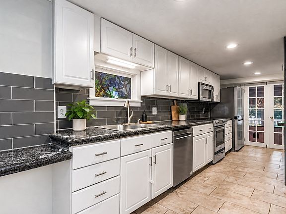4th image of 53 Westminster Ave