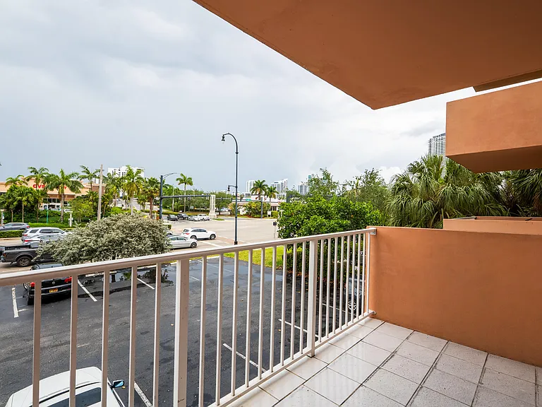 2200 E Hallandale Beach Blvd #202 — Photo 10