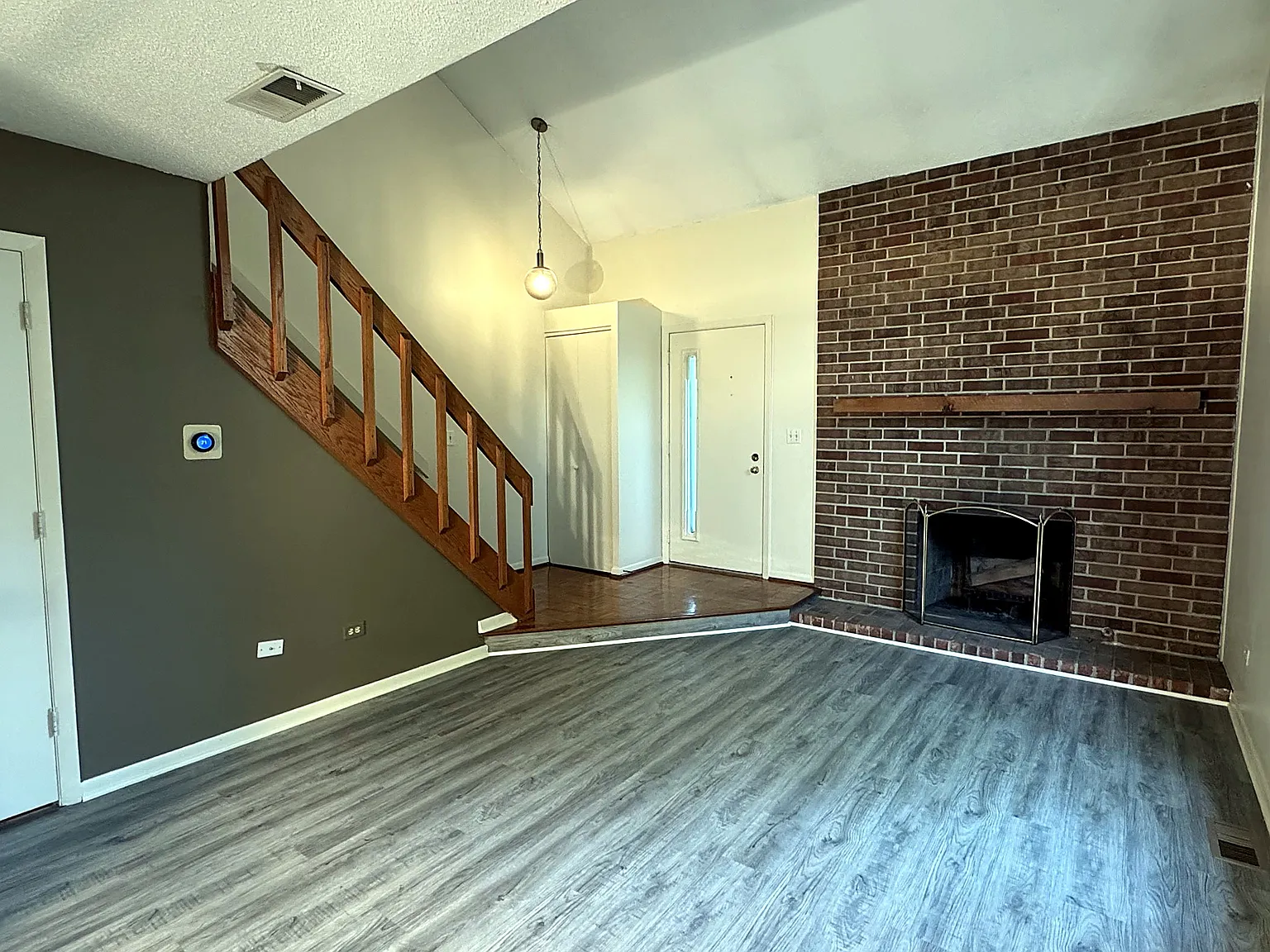 2 bed, 985 sqft, $2,295 — Photo 2