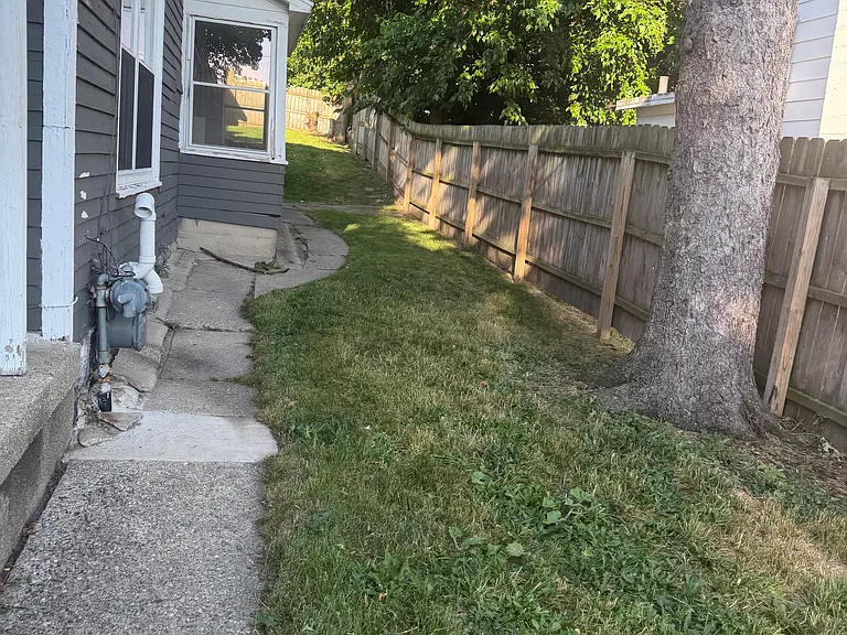 642 Sinclair Ave NE — Photo 25