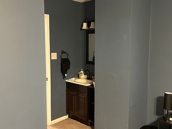 4th image of 327 Hutton Cir