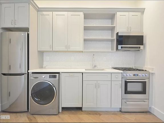 3rd image of 277 Cumberland St #2L