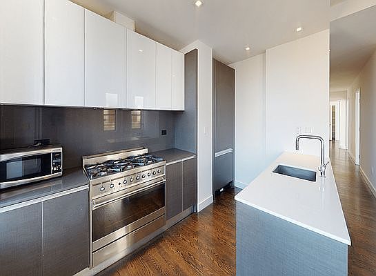 2nd image of 666 W End Ave #12JP