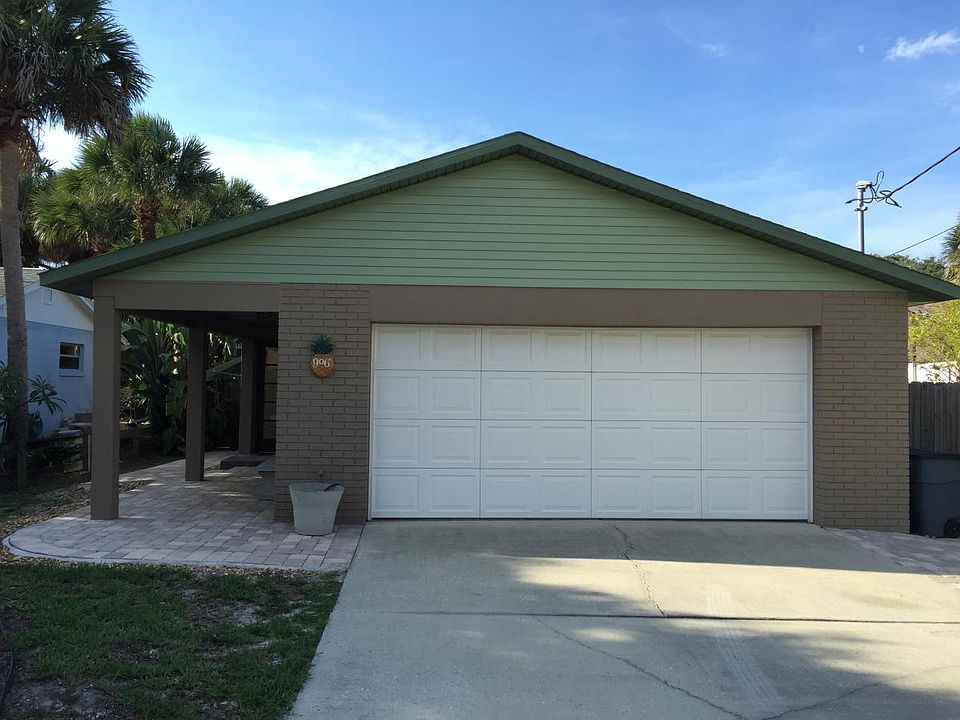 Front of house and driveway