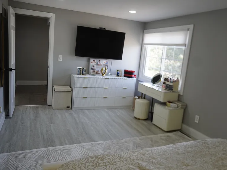 15594 Huntcliff Dr — Photo 18