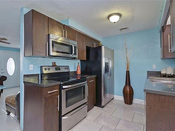 4th image of 6023 W Burke St