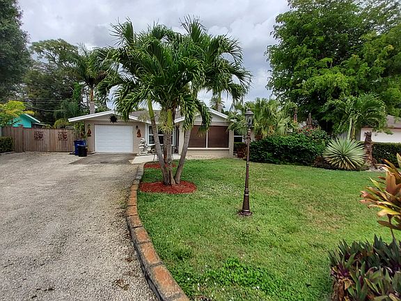 2nd image of 2455 Woodland Cir