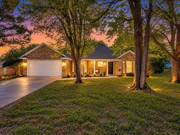 615 Rosewood Pl, Joshua, TX 76058