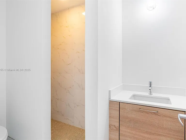 16385 Biscayne Blvd #4 — Photo 33