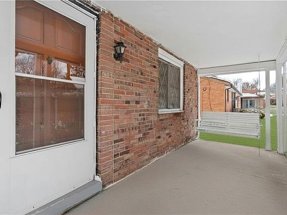 3rd image of 1034 Elwell St