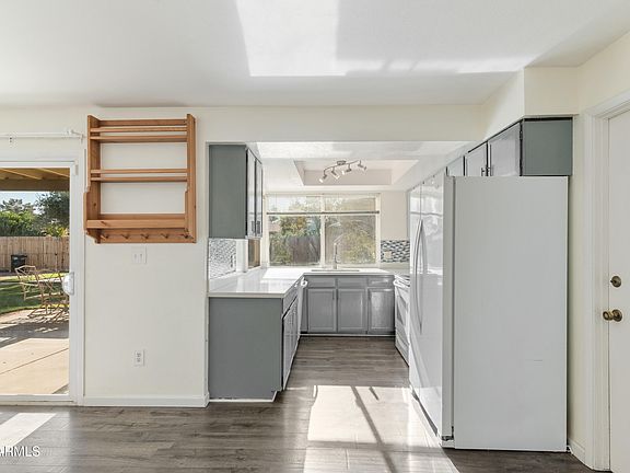 5th image of 3433 E PARADISE Drive