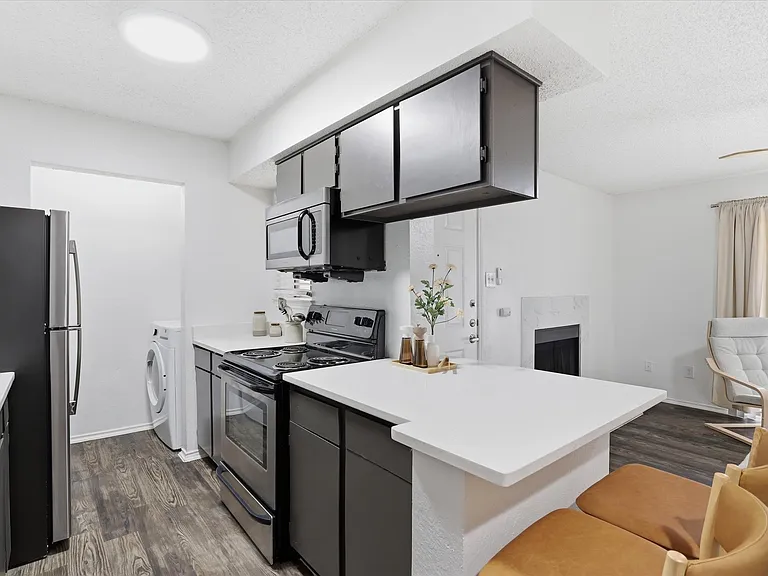 1BR, 1BA - 671SF Upgraded