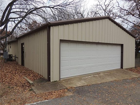 4th image of 42 Ottine Ln