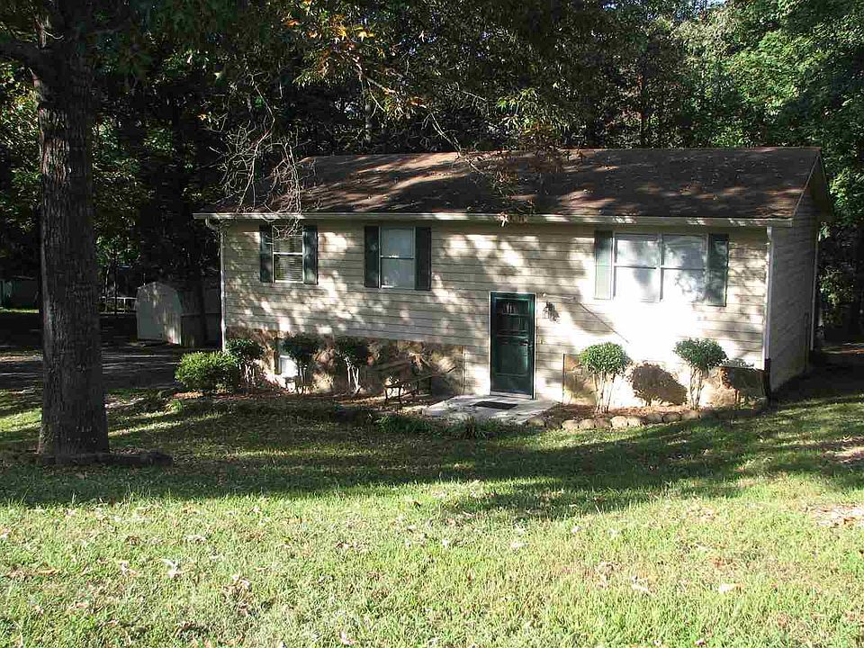 1st image of 122 Doss Ln NE