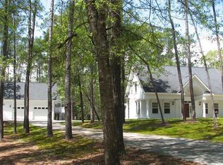 6464 Walden Pond Ln, Southport, NC 28461