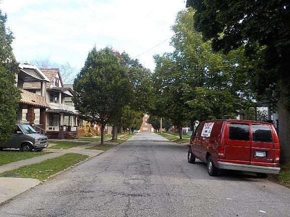 4th image of 2797 E 126th St