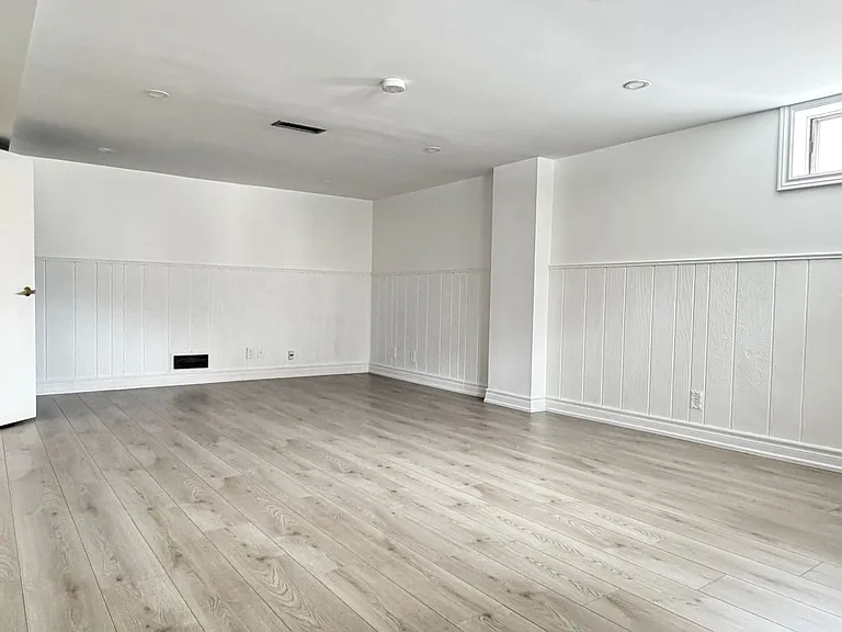 5 Rockport Cres #BASEMENT — Photo 2