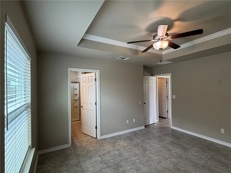 8033 Cormorant Dr — Photo 13