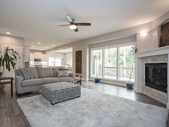 5th image of 4618 Lake Forest Dr