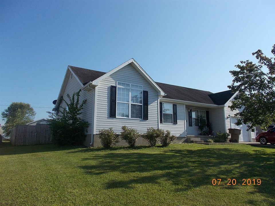 1st image of 821 Thorn Trace Dr