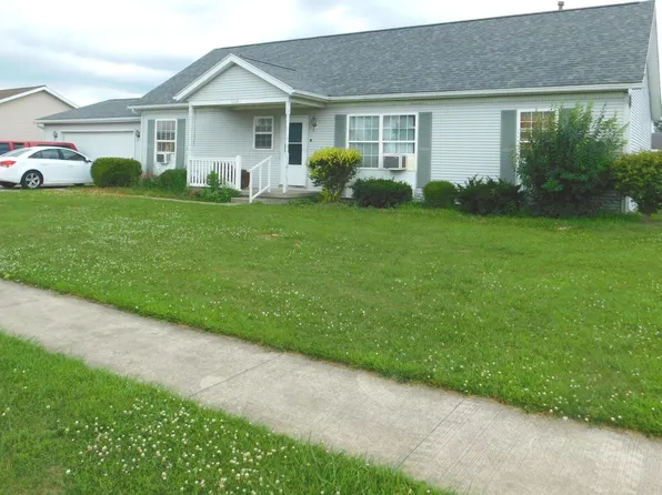 1004 Springwood Ln, Wapakoneta, OH 45895