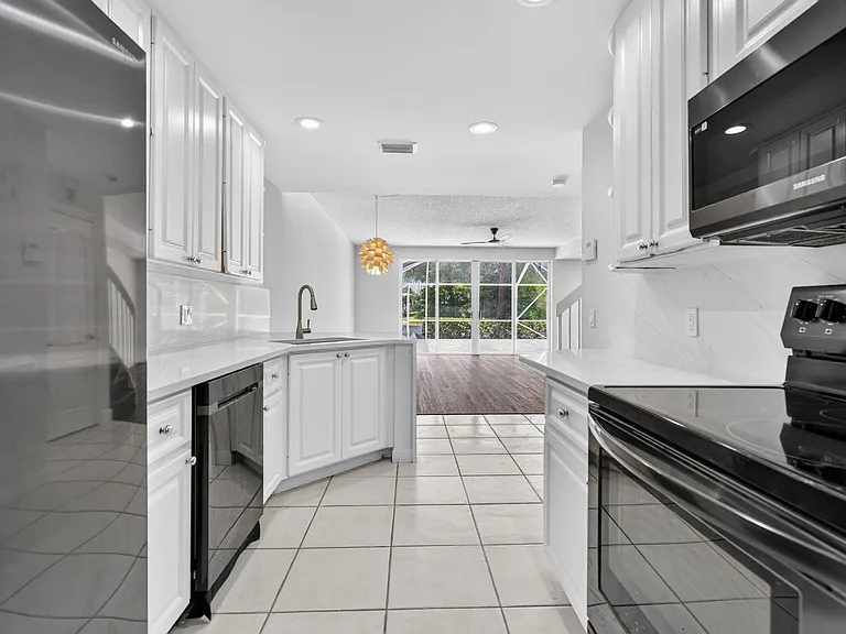 112 Santa Barbara Way — Photo 2